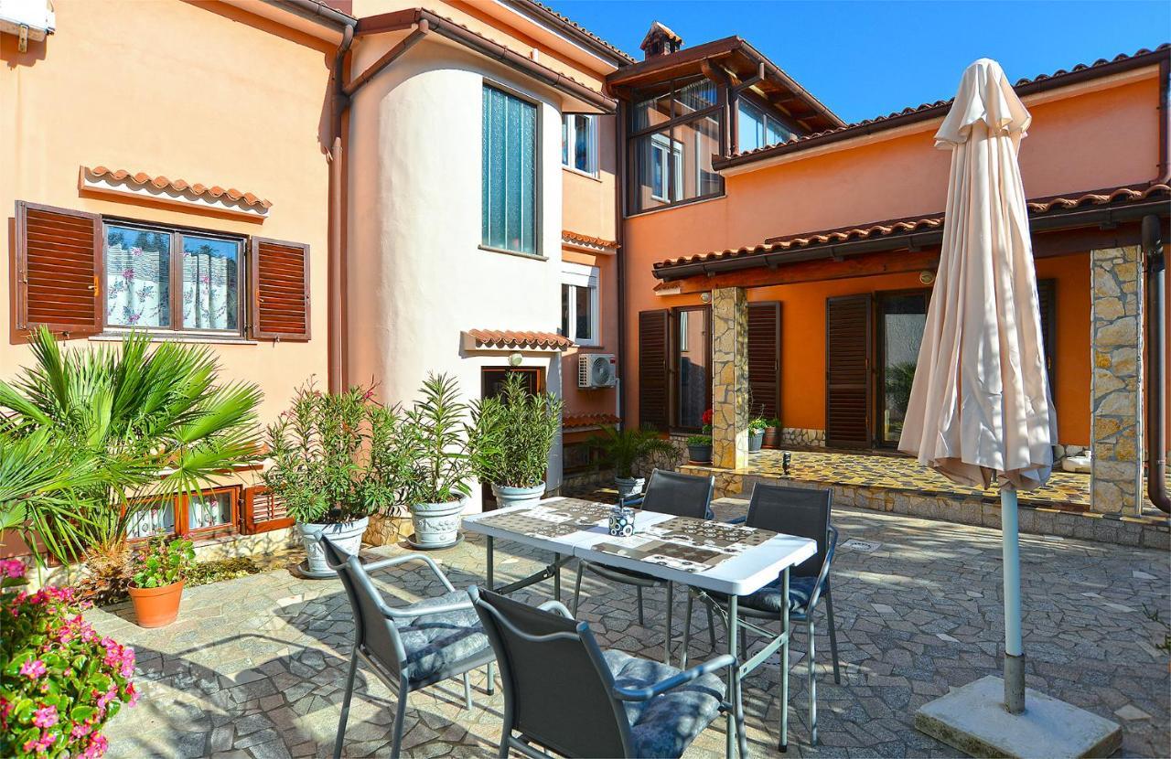 Apartment Puzar 295 Штиньян Экстерьер фото